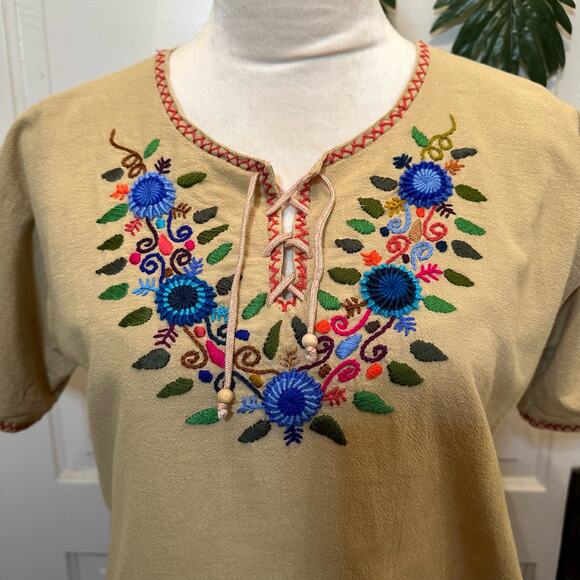 70s Mayan Guatemalan Huipil Inspired Floral Embroidered Stitched Top Blouse Sz M - Picture 3 of 9